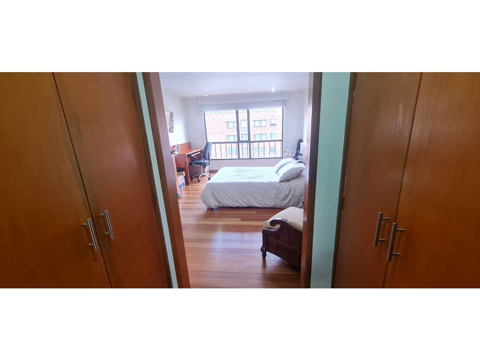 Arriendo vendo Chico Navarra 5 alcobas con baño 4 garajes terraza — foto 6