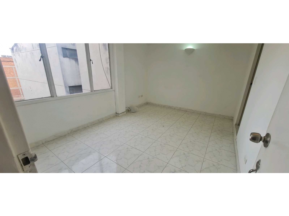 Arriendo Vendo oficina Chapinero baño sala espera ascensor — foto 2