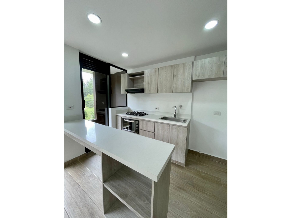 Arriendo de apartamento en el Retiro excelente ubicación muy central — foto 5