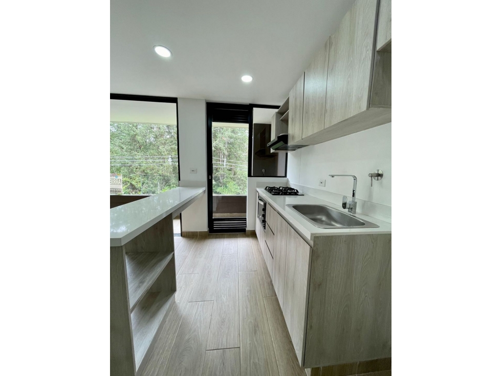 Arriendo de apartamento en el Retiro excelente ubicación muy central — foto 6