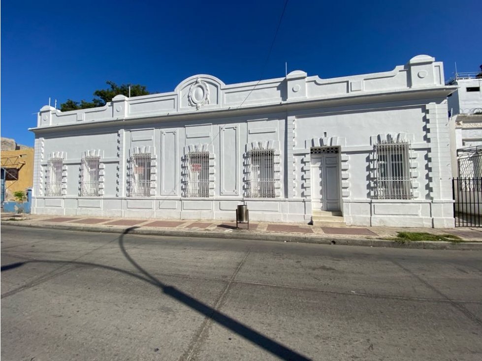 ARRIENDO CASA PARA OFICINA O CONSULTORIO CENTRO DE SANTA MARTA