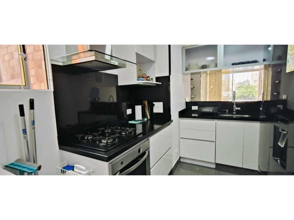Vendo Santa Bárbara 2 alcobas 2 baños balcón — foto 2