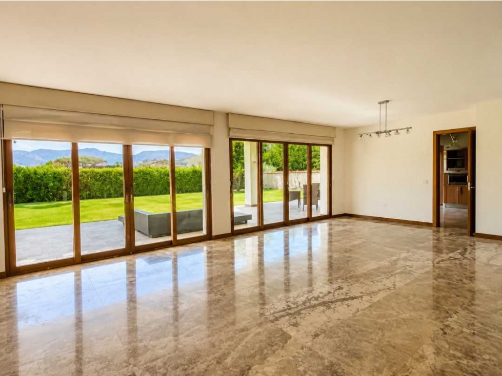 Arriendo Espectacular Casa de Lujo 5 Hab, La Viña, Tumbaco - 1