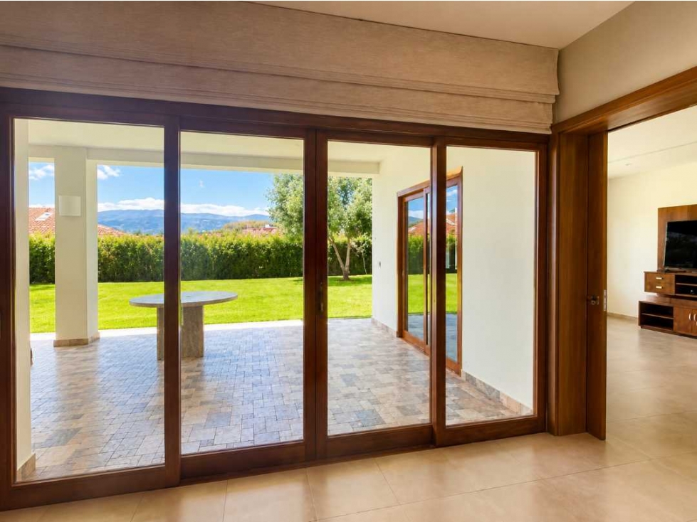 Arriendo Espectacular Casa de Lujo 5 Hab, La Viña, Tumbaco - 2