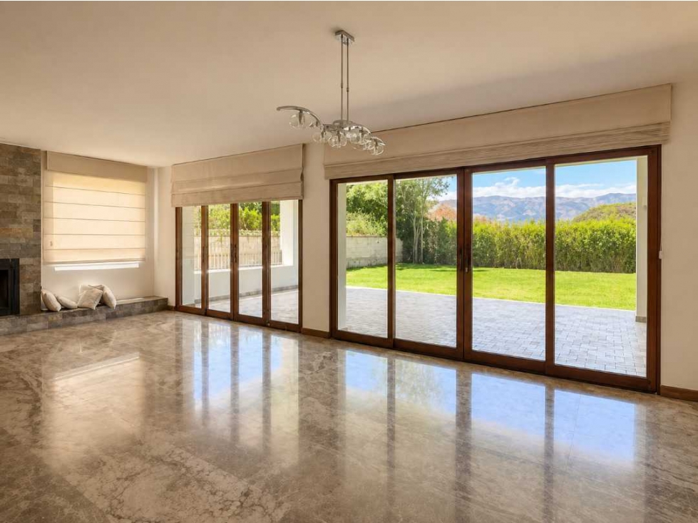 Arriendo Espectacular Casa de Lujo 5 Hab, La Viña, Tumbaco - 3