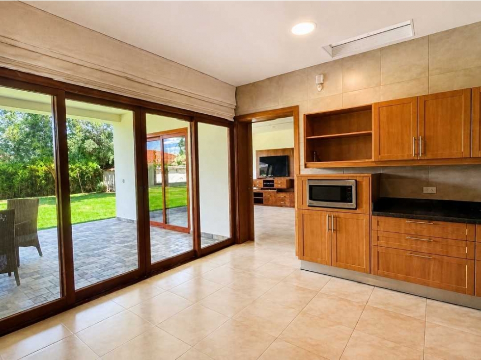 Arriendo Espectacular Casa de Lujo 5 Hab, La Viña, Tumbaco - 6