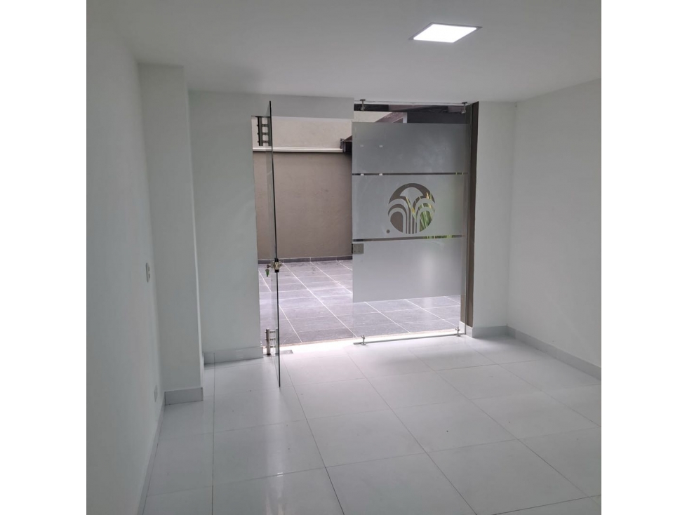ARRIENDO ESPECTACULAR LOCAL SOBRE LA CARRERA 15 CON 93A — foto 3