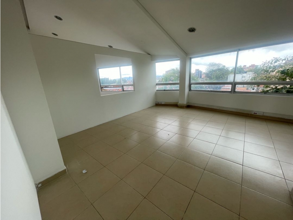 Arriendo oficina Chapinero + 67 con 11+ 167 mts2