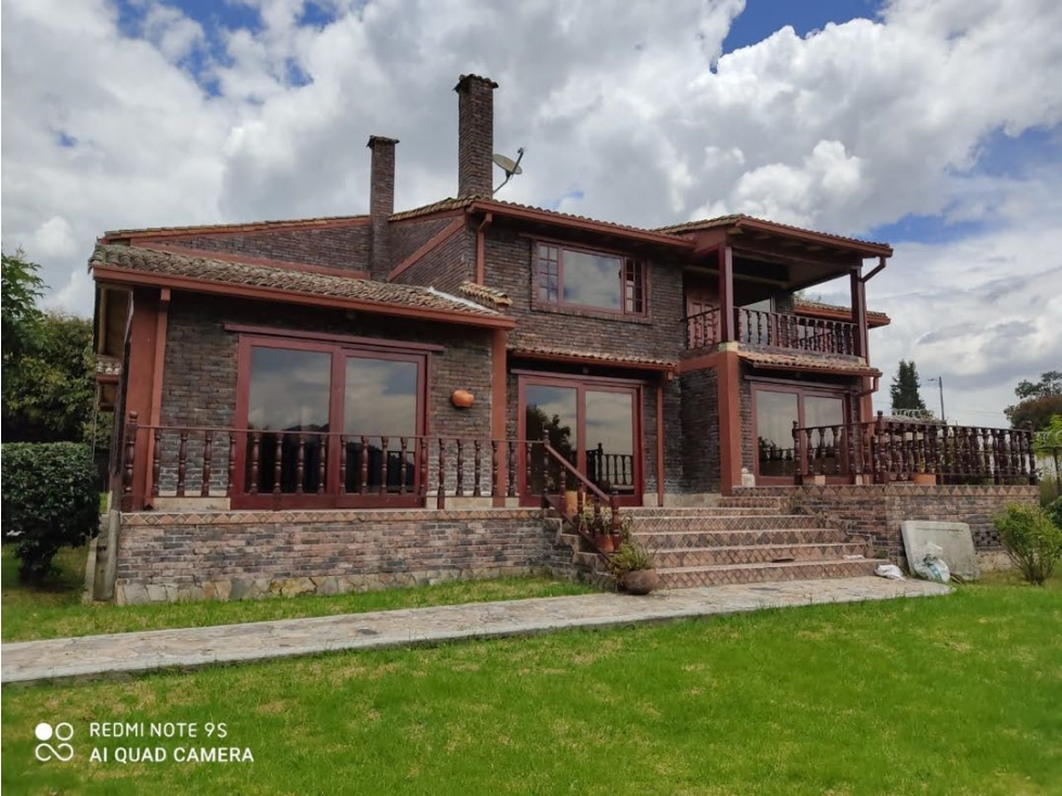 Vendo gran casa en Guaymaral