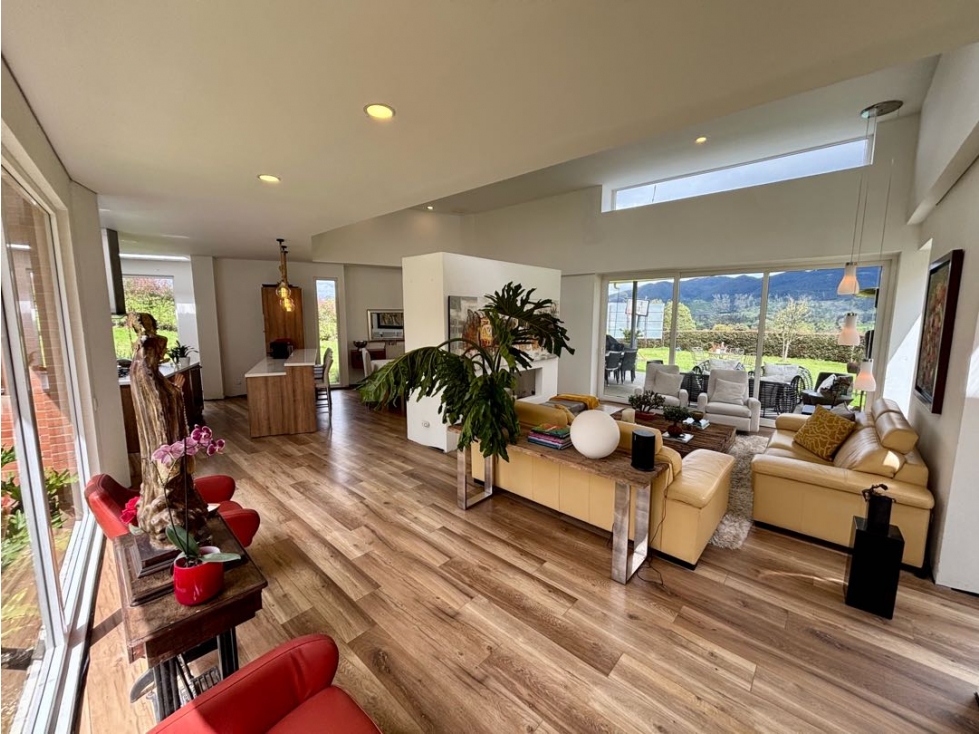Arriendo Hacienda La Selva. 400mts. 3 habs. Estudio. Estar. Vista! - 1