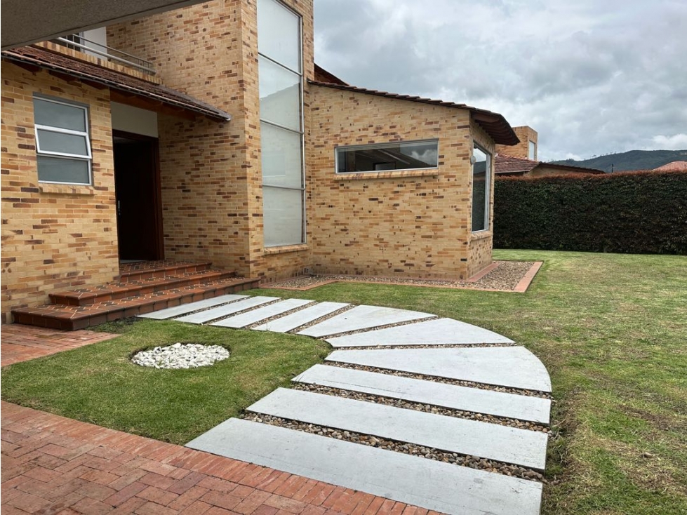 ARRIENDO HERMOSA CASA - 1