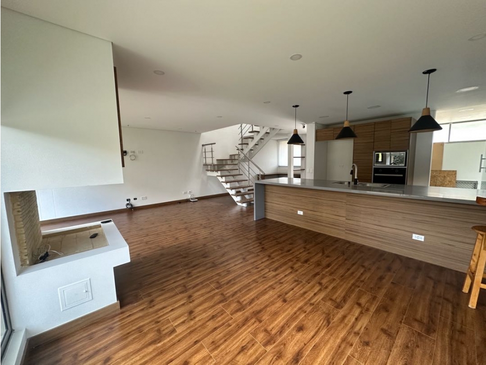 ARRIENDO VENDO HERMOSA CASA EN CONJUNTO CON CLUBHOUSE — foto 2