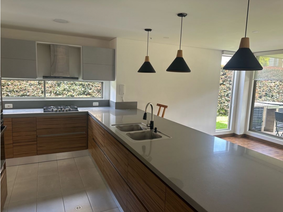 ARRIENDO VENDO HERMOSA CASA EN CONJUNTO CON CLUBHOUSE — foto 4