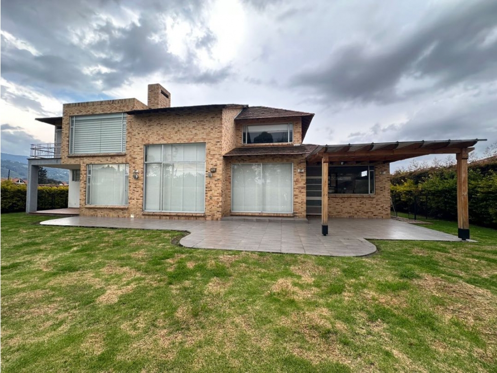 ARRIENDO HERMOSA CASA EN EXCLUSIVO CONJUNTO DE CAJICA — foto 2