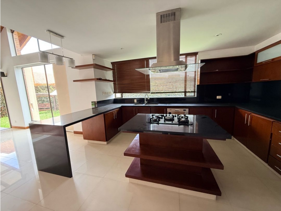 ARRIENDO HERMOSA CASA MILLA DE ORO — foto 4