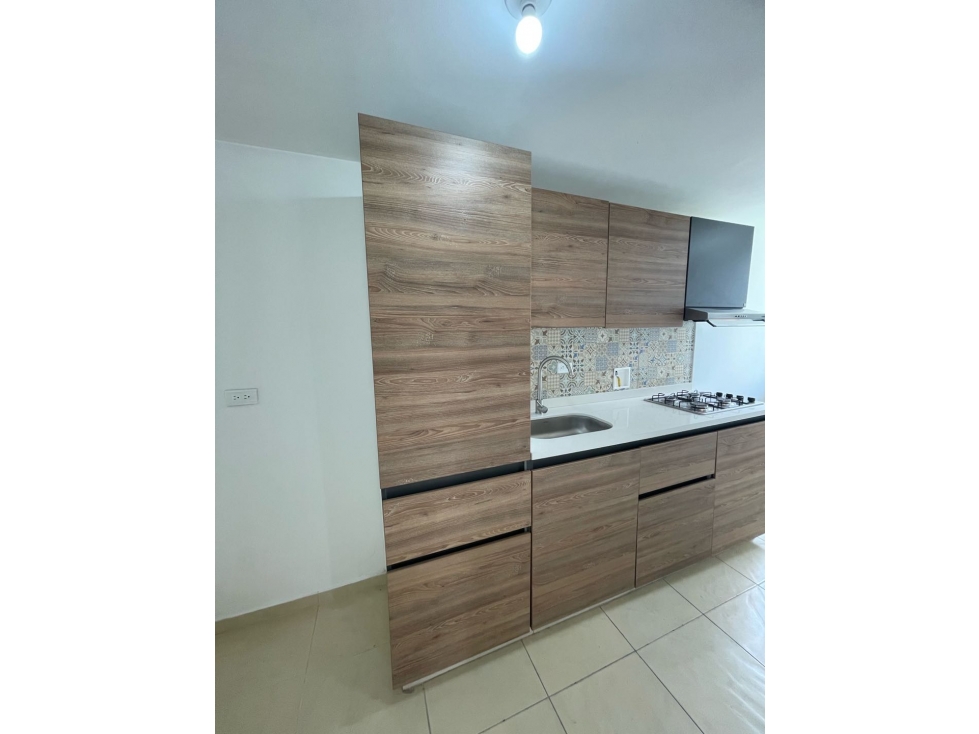 ARRIENDO HERMOSO APARTAMENTO EN LAURELES — foto 2