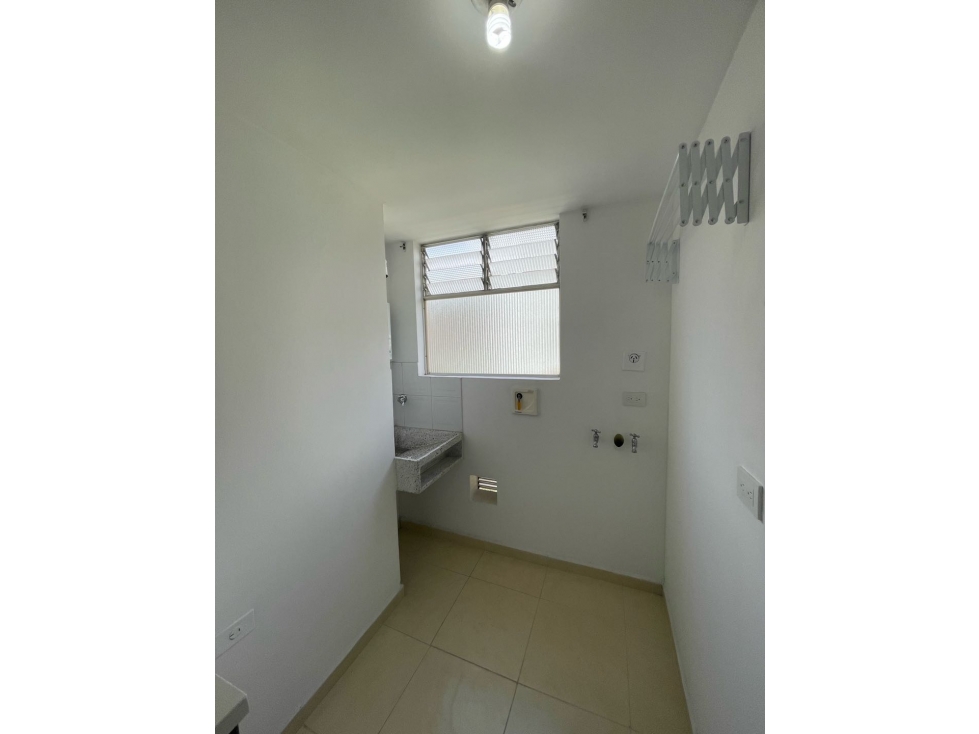 ARRIENDO HERMOSO APARTAMENTO EN LAURELES — foto 3