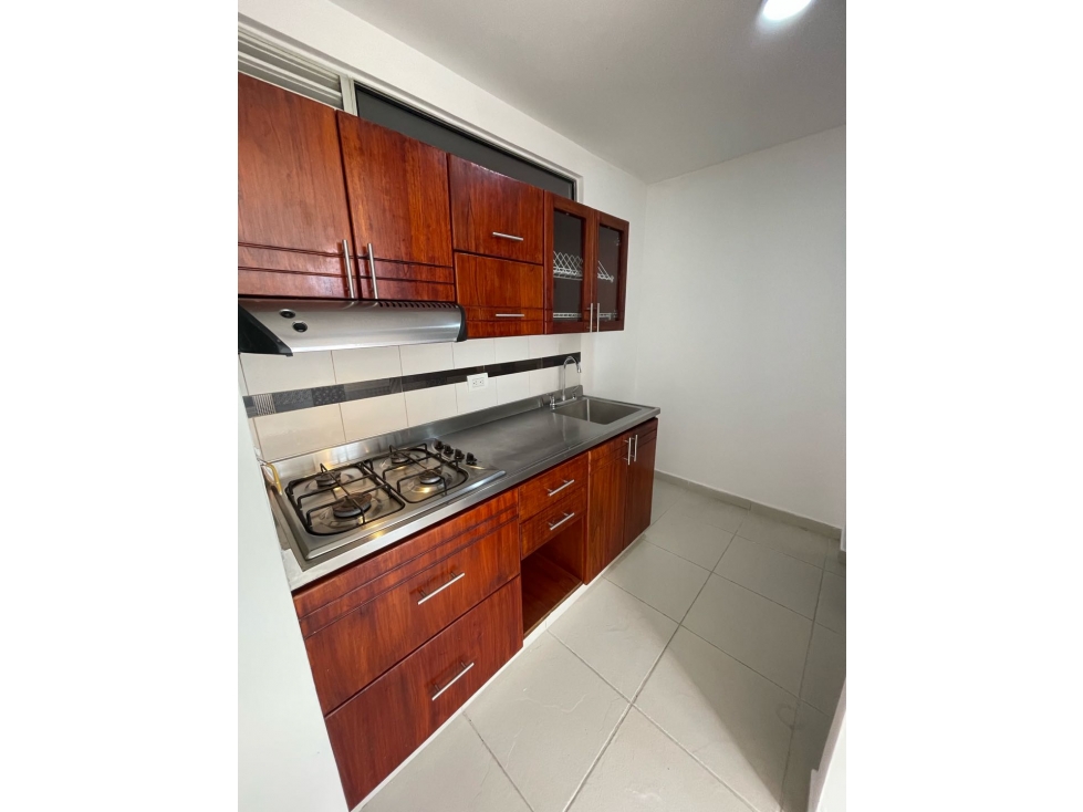 ARRIENDO HERMOSO APARTAMENTO EN CALASANZ — foto 2