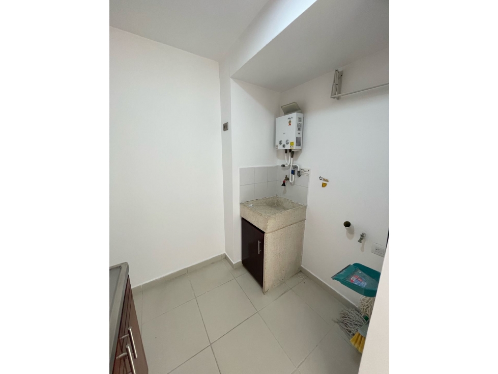 ARRIENDO HERMOSO APARTAMENTO EN CALASANZ — foto 3