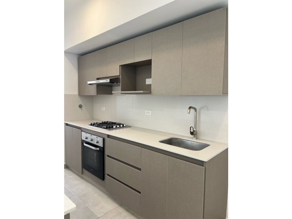 ARRIENDO HERMOSO APARTAMENTO EN ENVIGADO PARA ESTRENAR — foto 2