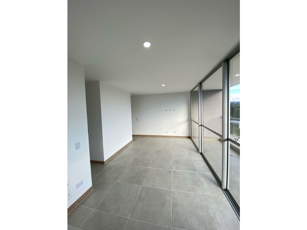 ARRIENDO HERMOSO APARTAMENTO SECTOR LOS COLEGIOS EN RIONEGRO ANTIOQUIA — foto 2