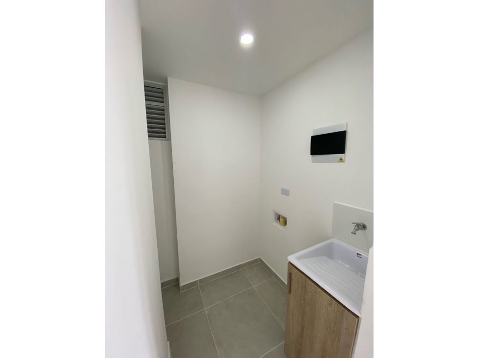 ARRIENDO HERMOSO APARTAMENTO SECTOR LOS COLEGIOS EN RIONEGRO ANTIOQUIA — foto 3