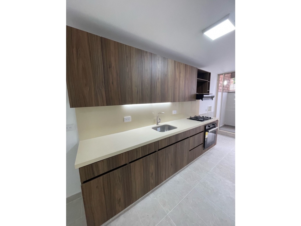 ARRIENDO HERMOSO Y AMPLIO APARTAMENTO EN LAURELES