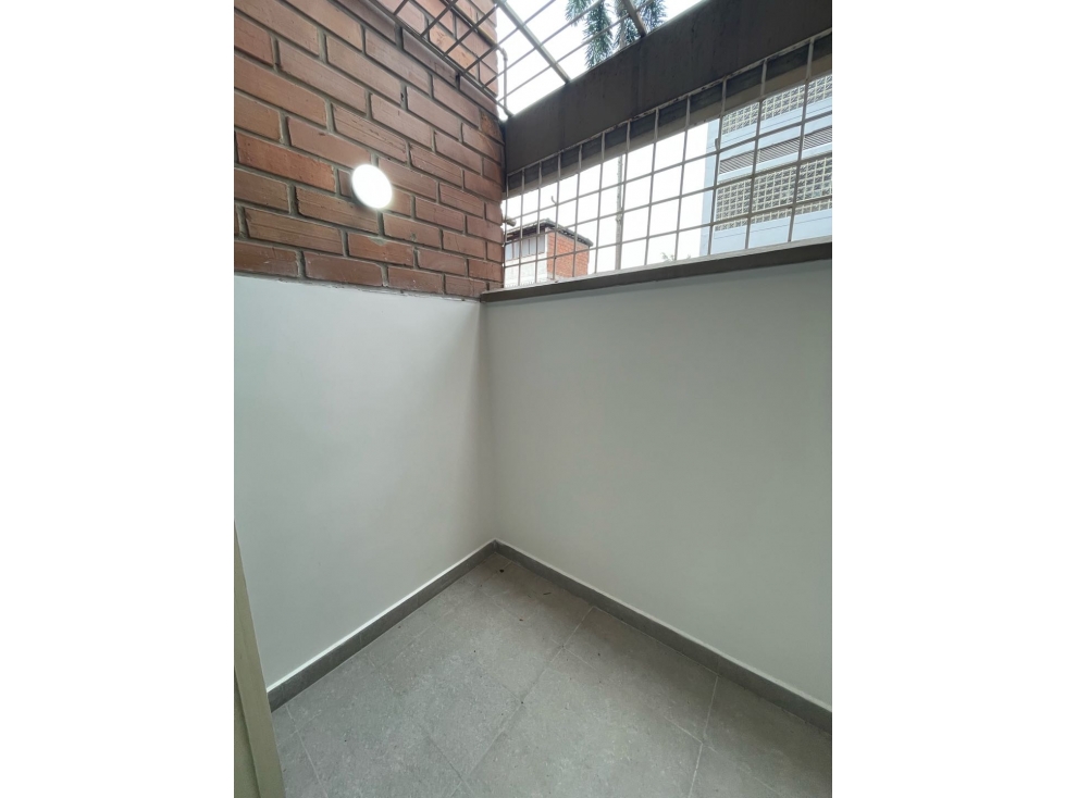 ARRIENDO HERMOSO Y AMPLIO APARTAMENTO EN LAURELES — foto 4