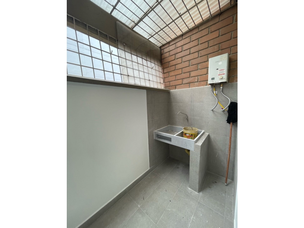 ARRIENDO HERMOSO Y AMPLIO APARTAMENTO EN LAURELES — foto 5