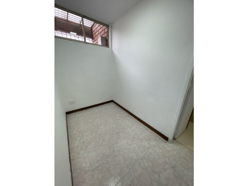 ARRIENDO HERMOSO Y AMPLIO APARTAMENTO EN LAURELES — foto 6