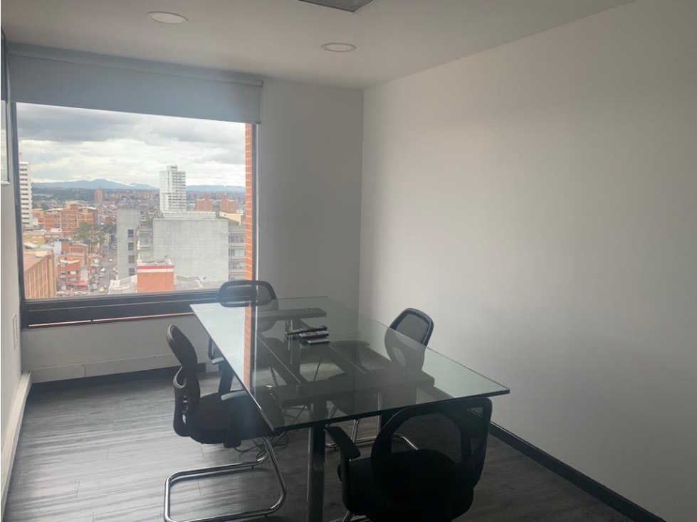 ARRIENDO LINDA OFI EN PISO 11 CON SÚPER VISTA 120 M2 — foto 4
