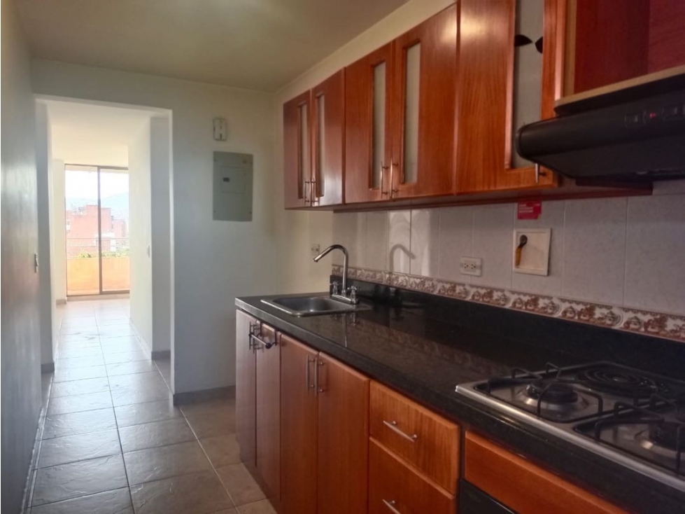 ARRIENDO LINDO Y AMPLIO APARTAMENTO EN LAURELES