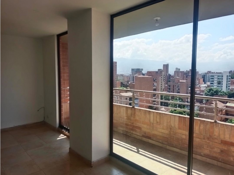 ARRIENDO LINDO Y AMPLIO APARTAMENTO EN LAURELES — foto 5