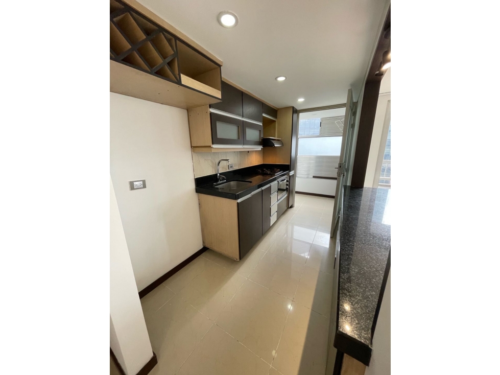 ARRIENDO LINDO Y AMPLIO APARTAMENTO EN EL POBLADO — foto 2
