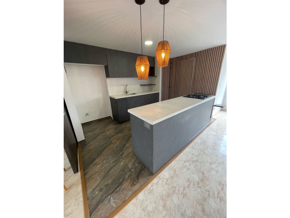 ARRIENDO LINDO Y AMPLIO APARTAMENTO EN EL POBLADO