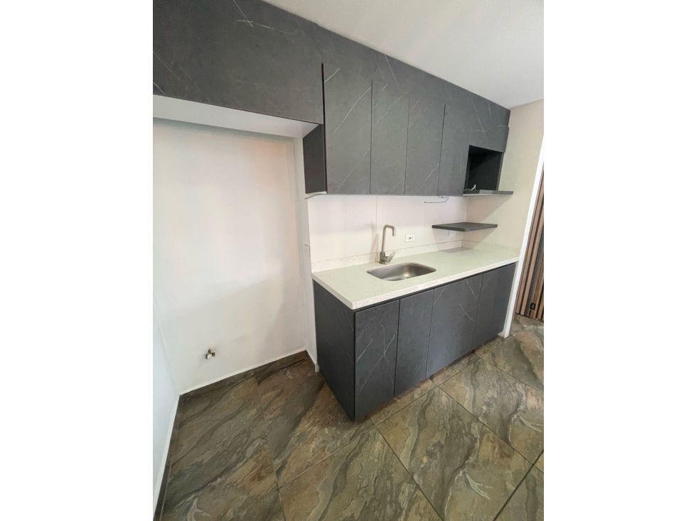 ARRIENDO LINDO Y AMPLIO APARTAMENTO EN EL POBLADO — foto 2