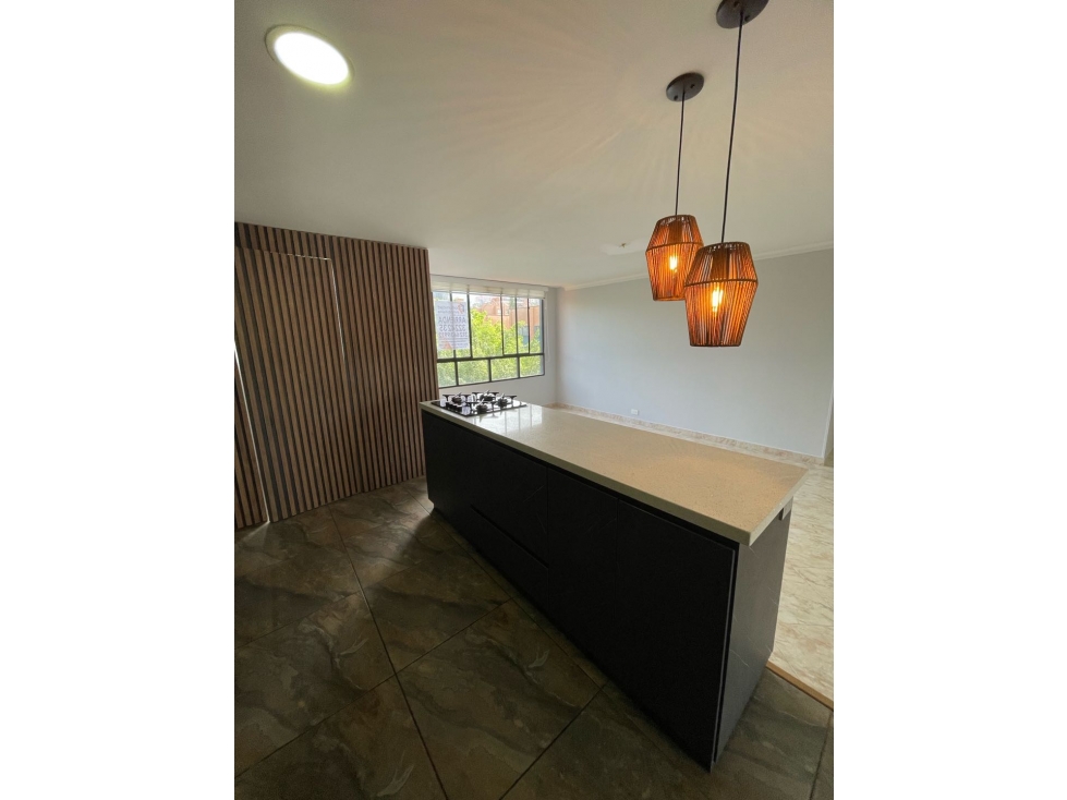 ARRIENDO LINDO Y AMPLIO APARTAMENTO EN EL POBLADO — foto 3