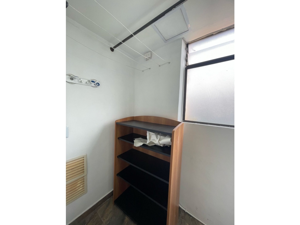 ARRIENDO LINDO Y AMPLIO APARTAMENTO EN EL POBLADO — foto 4