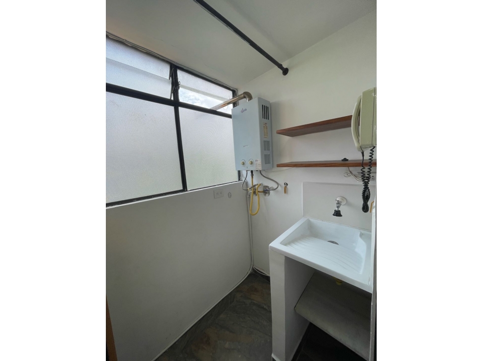 ARRIENDO LINDO Y AMPLIO APARTAMENTO EN EL POBLADO — foto 5