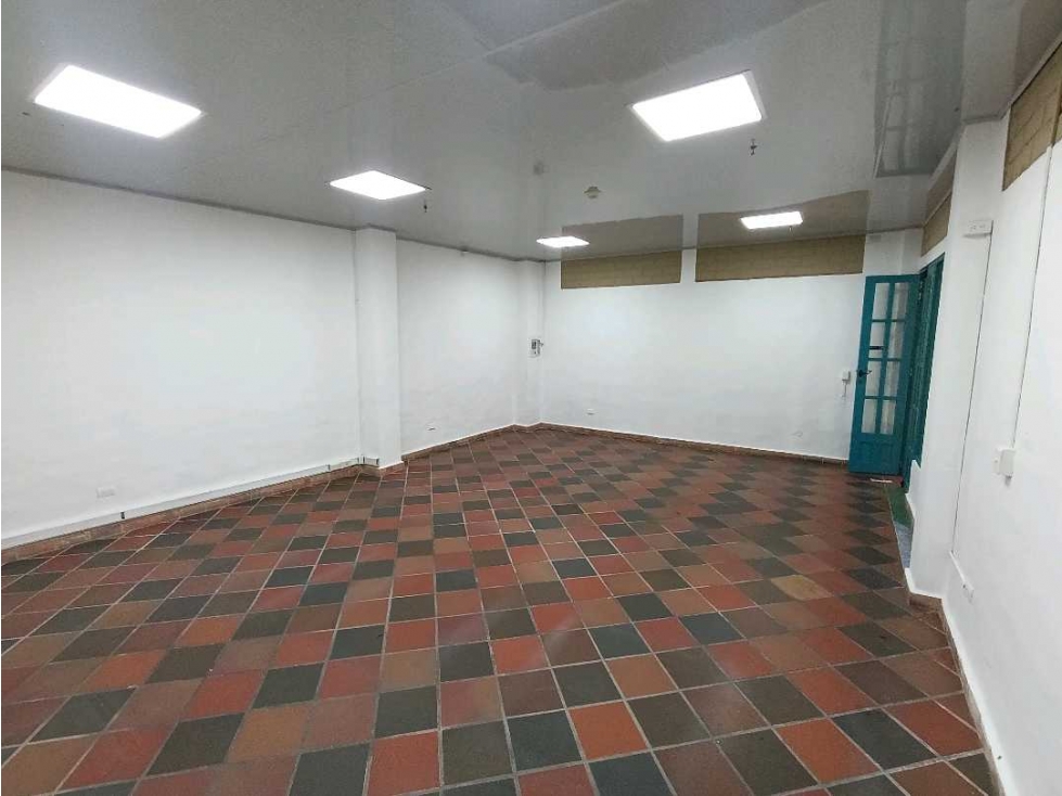 ARRIENDO LOCAL 103 EN PLAZUELA DE LOS REYES GIRON - 3