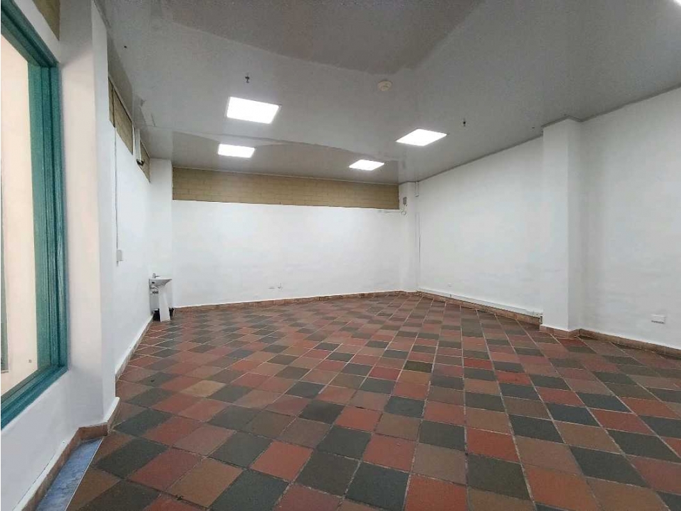 ARRIENDO LOCAL 103 EN PLAZUELA DE LOS REYES GIRON - 5
