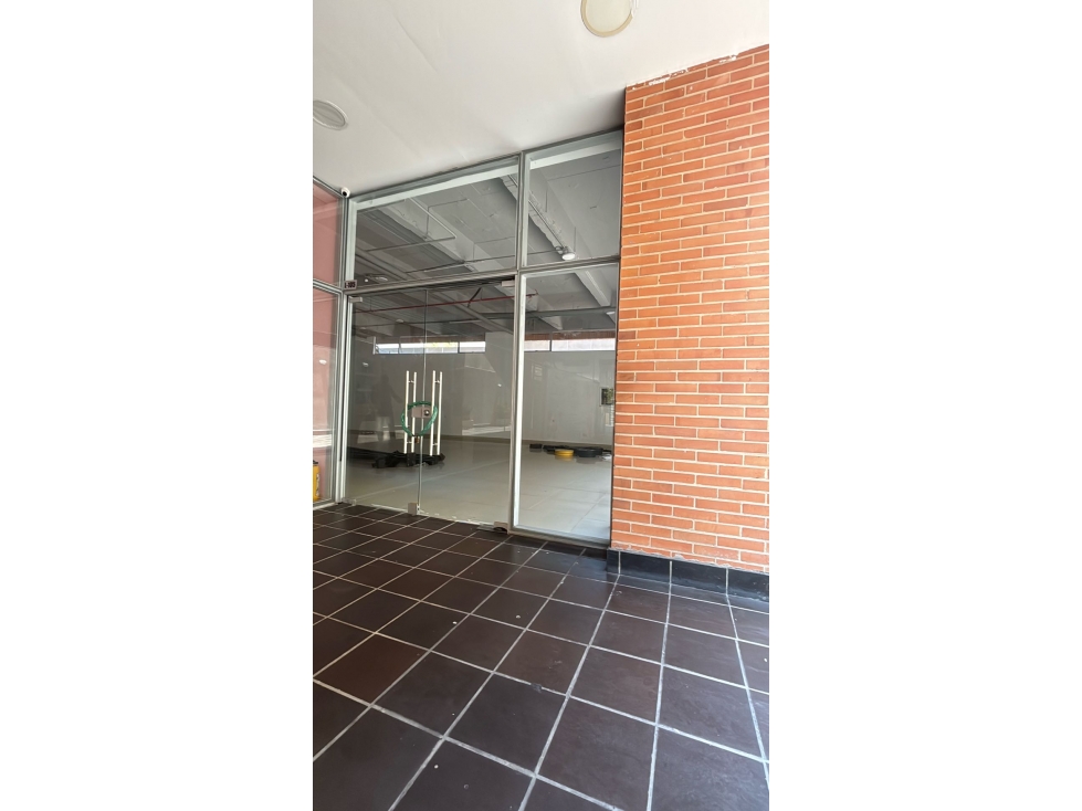Arriendo local 112m2 1 piso