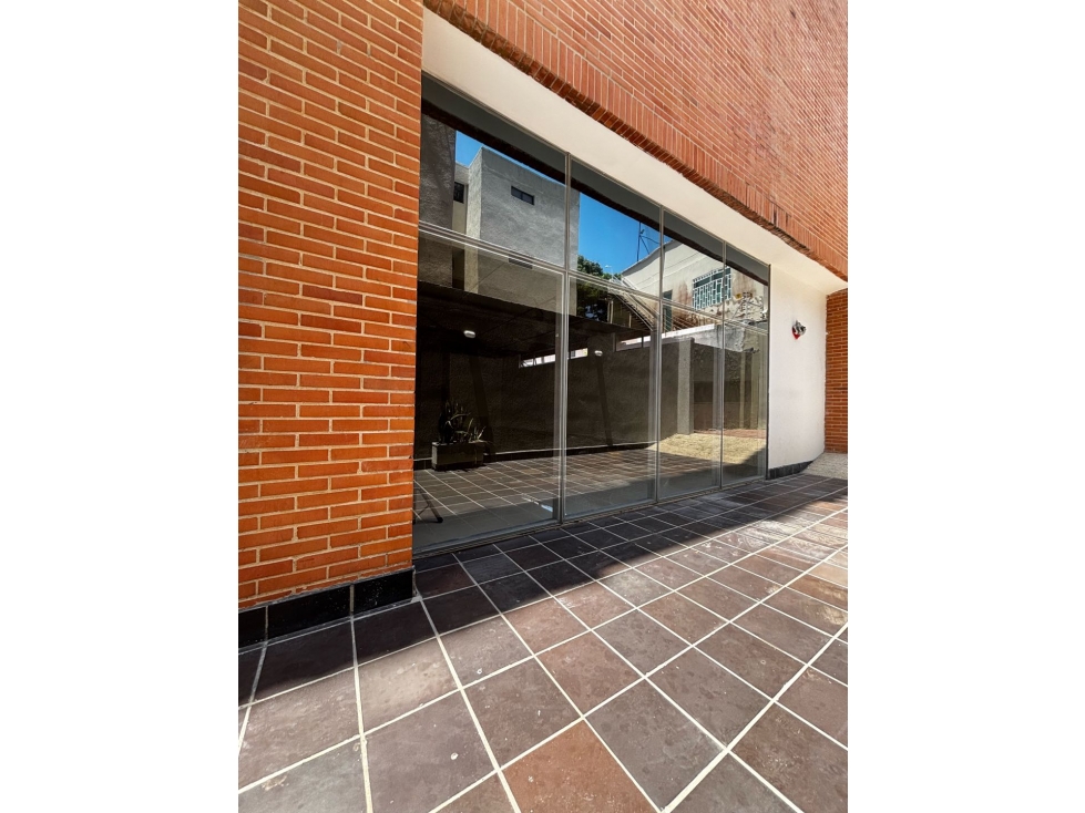 Arriendo local 112m2 1 piso — foto 3