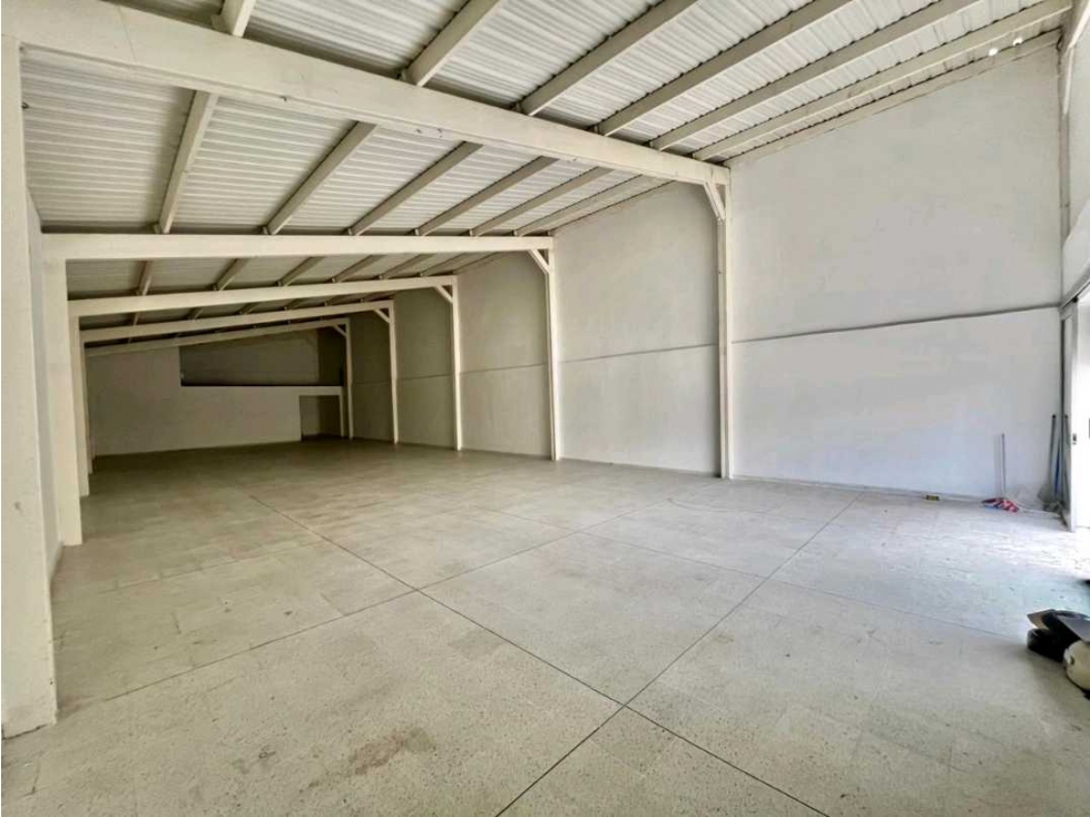 ¡Arriendo Local Comercial con ALTO FLUJO VEHICULAR Y PEATONAL! — foto 2