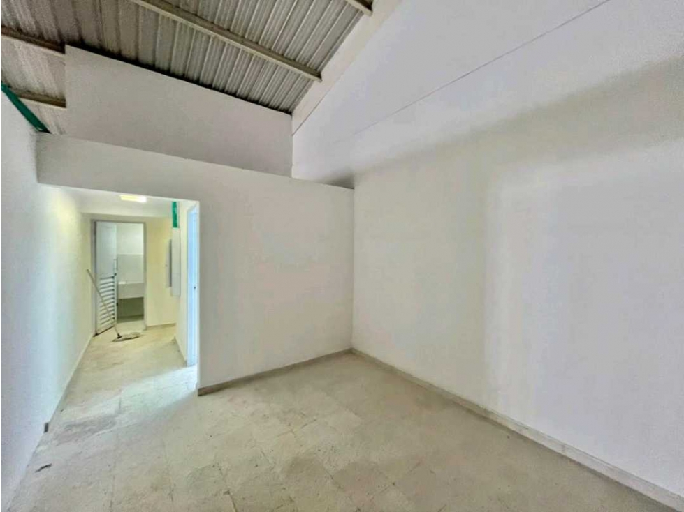 ¡Arriendo Local Comercial con ALTO FLUJO VEHICULAR Y PEATONAL! — foto 4