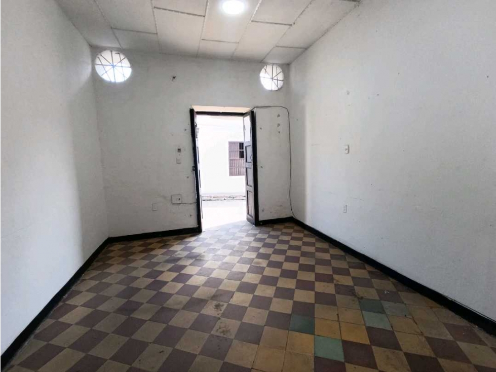 ARRIENDO LOCAL CLL 30 GIRON CENTRO - 5