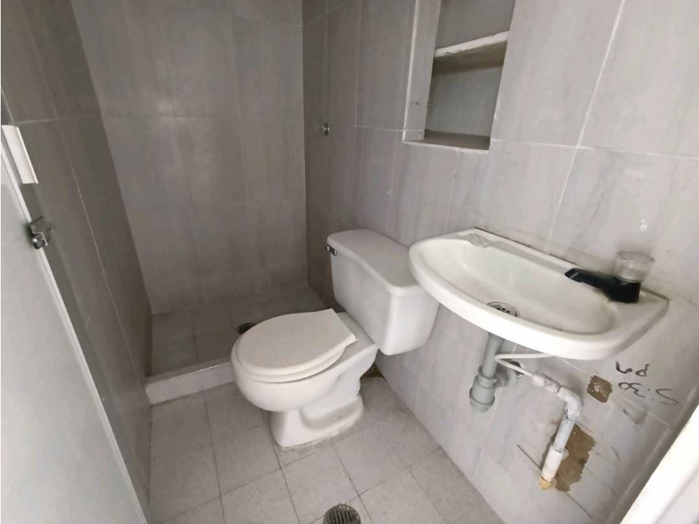 ARRIENDO LOCAL CLL 30 GIRON CENTRO - 6