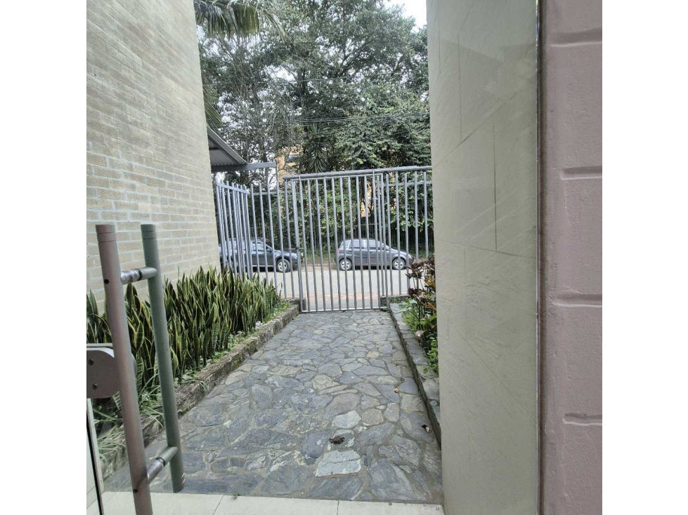 ARRIENDO LOCAL COMERCIAL DE 2 NIVELES. 400 METROS - 3