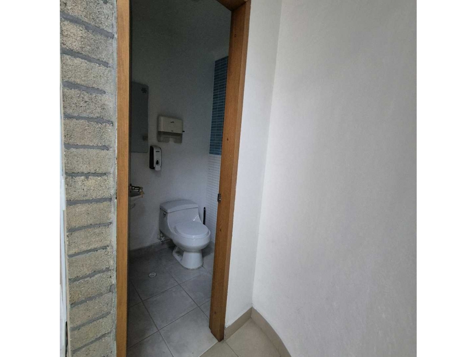 ARRIENDO LOCAL COMERCIAL DE 2 NIVELES. 400 METROS - 5