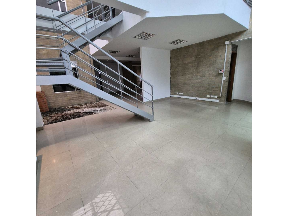 ARRIENDO LOCAL COMERCIAL DE 2 NIVELES. 400 METROS - 4